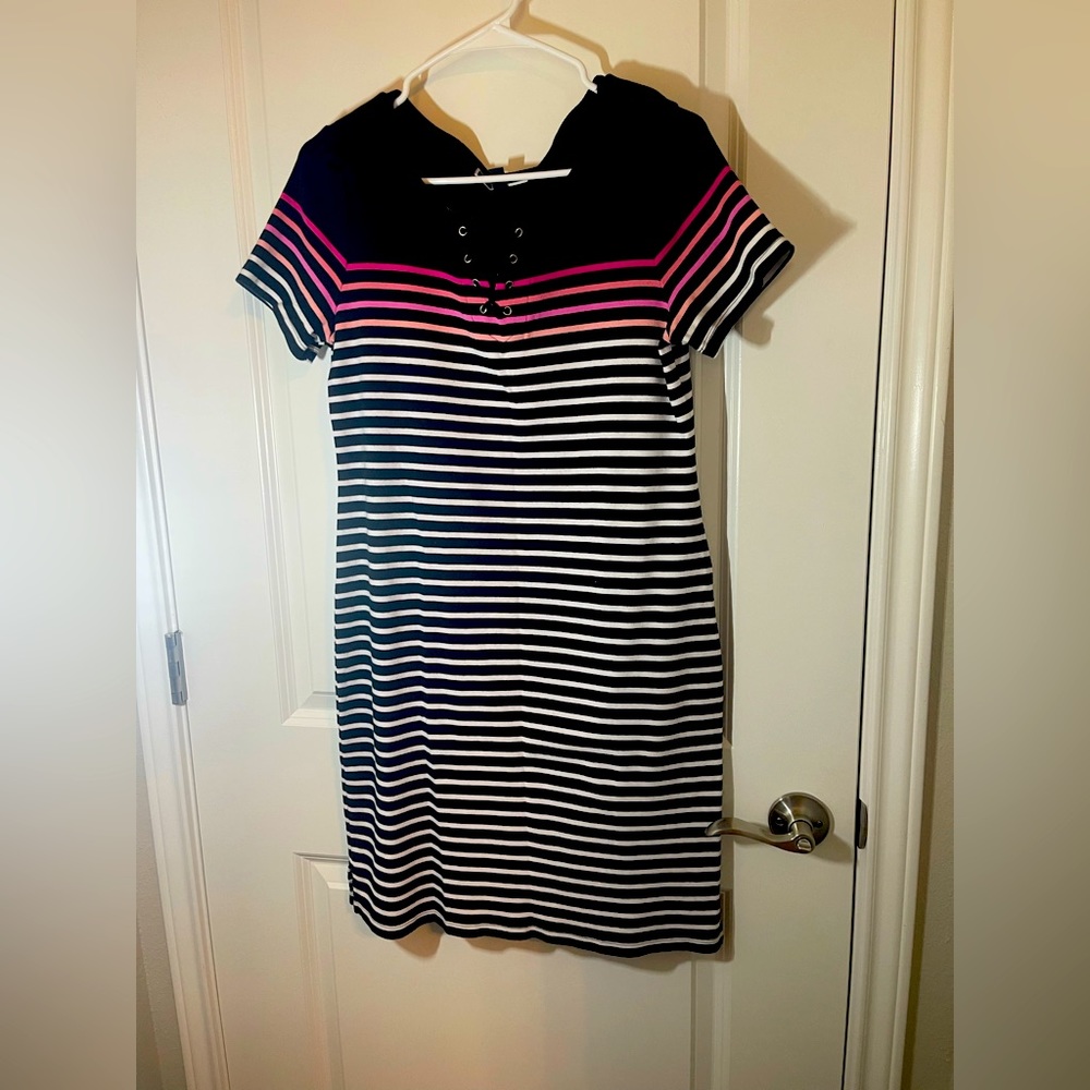 Cute, sporty women’s size short sleeve medium dress, 100% cotton.